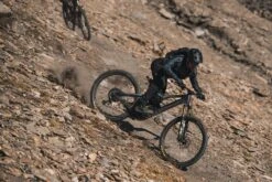 Orbea RISE M10 Mountain E-Bike 2023 -Fahrräder Geschaft 3 action risef8ac3