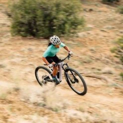 Juliana, Wilder 1 R TR-Kit Damen MTB 2022 -Fahrräder Geschaft a5ae831c 728b 4917 97a5 1b72bfefec49 my22 wilder pdp action 4 middle 1