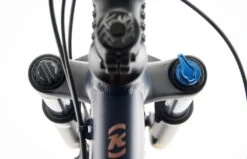 Kona, Big Honzo MTB 2023 -Fahrräder Geschaft webaufnahme 15 12 2022 92657 editions konaworld com